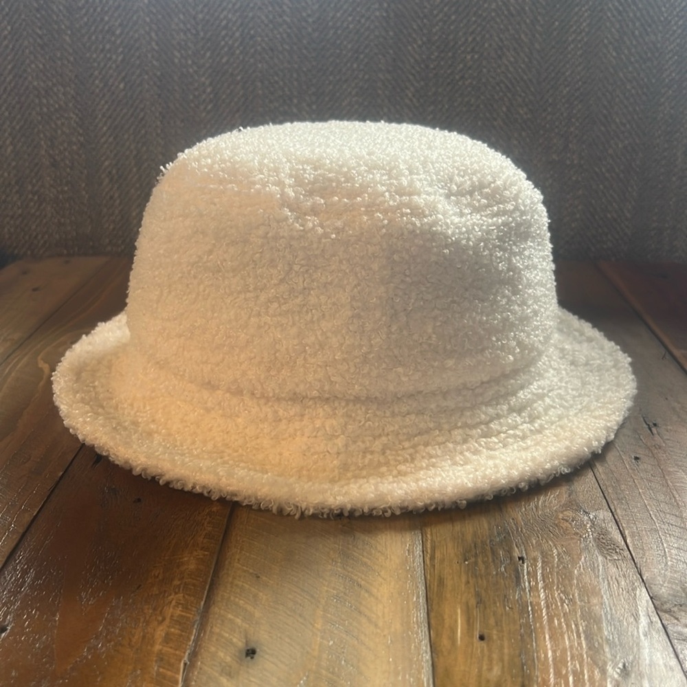 American Eagle Outfitters Sherpa Bucket Hat